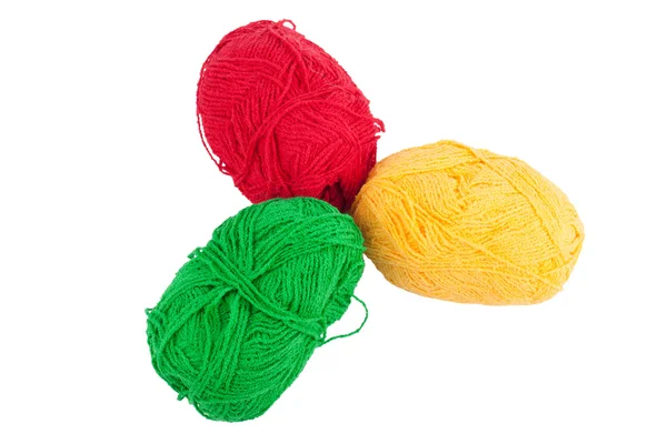 Spiedini verdi gialli rossi di lana isolate su fondo bianco . — Foto Stock
