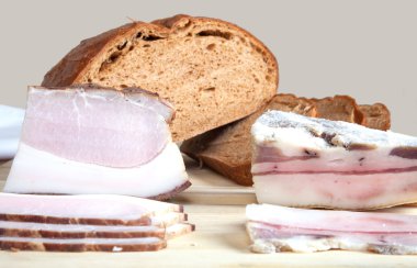 ekmek ve pastırma ahşap oyun tahtası