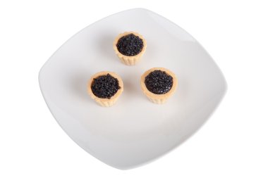 tartlets üzerinde beyaz backg izole beyaz tabakta siyah havyar