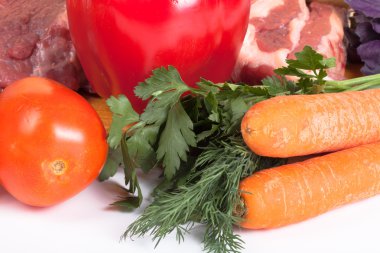 Lahana, domates, et, patates, dereotu, maydanoz, fesleğen