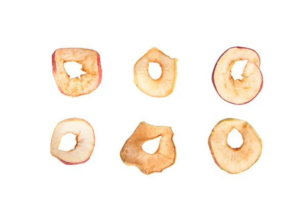 Sex skivor av torkade äpple isolerad på vit bakgrund. Grunt — Stockfoto