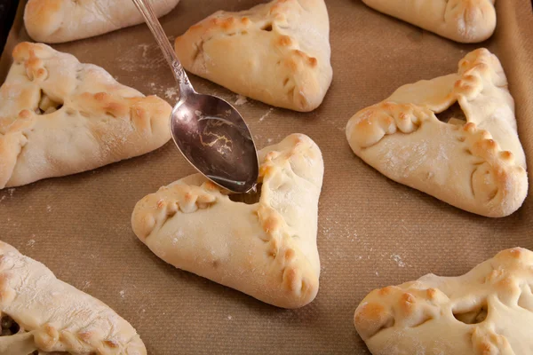 Підготовка татарської національної пиріжки картоплю і м'яса — стокове фото