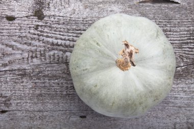 ahşap tahta üzerinde kabak ile sonbahar arka plan 