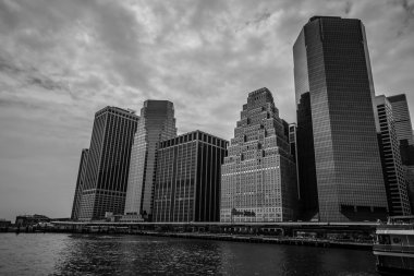 Siyah ve beyaz renklerde Manhattan