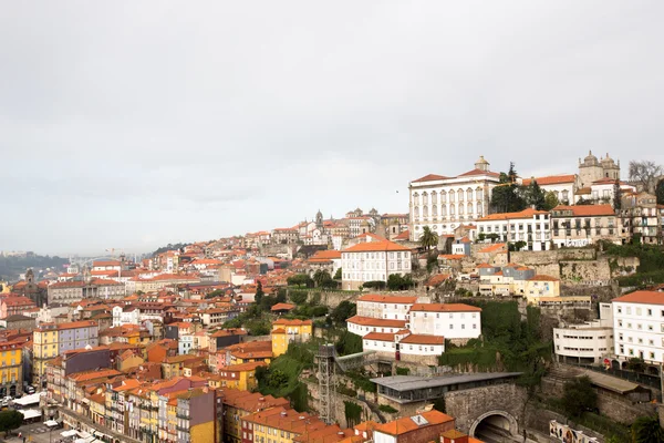 Θέα στην πόλη από τη σιδηροδρομική γέφυρα. Porto, Πορτογαλία — Φωτογραφία Αρχείου