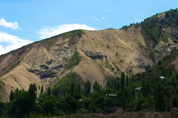 Das Dorf in den Bergen. Landschaft. tazhdikistan — Stockfoto