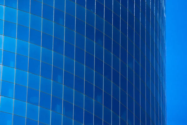 Mur de verre d'un gratte-ciel — Photo