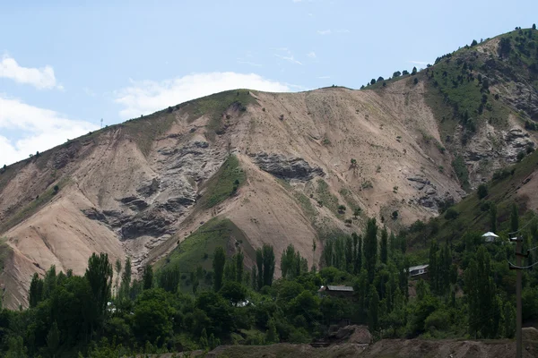 Das Dorf in den Bergen. Landschaft. tazhdikistan — Stockfoto