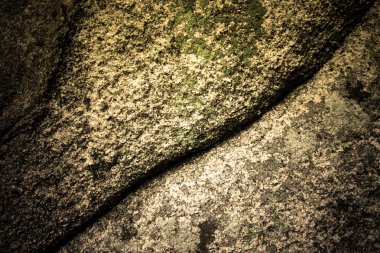 Liken çatlamak ile doğal taş kaplı