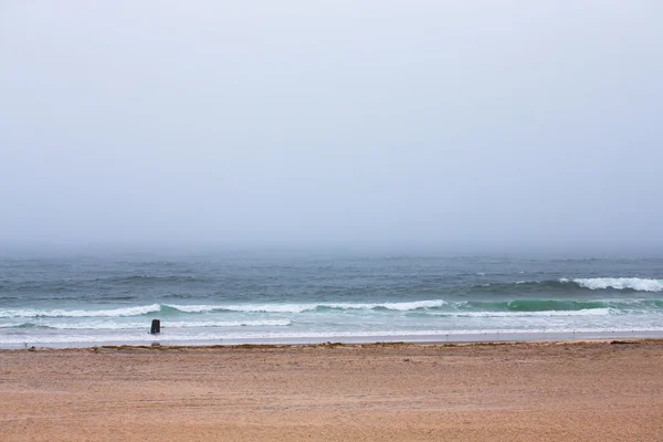 Fog over the waves of the Atlantic Ocean — Stock Photo, Image