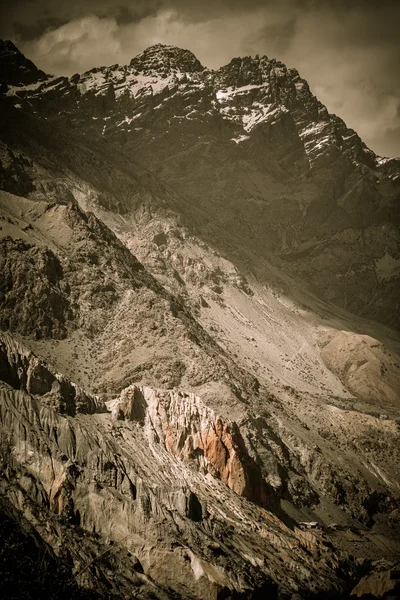 山脚下的塔吉克斯坦帕米尔 — 图库照片