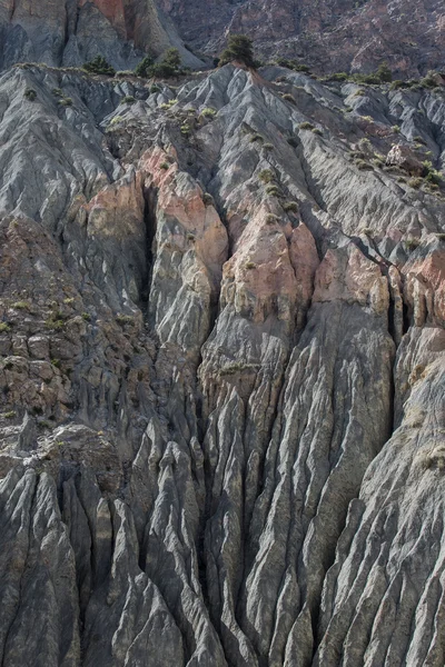 Paisagem montanhosa em montanhas de fann, Tajiquistão. rocha intemperizada — Fotografia de Stock