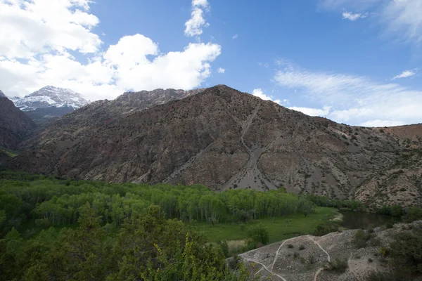 Quartier du lac Iskander Kul. Montagnes Fann. Tadjikistan. t — Photo