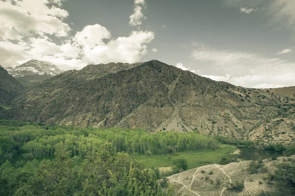 Quartier du lac Iskander Kul. Montagnes Fann. Tadjikistan — Photo