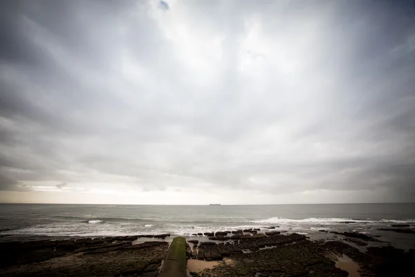Dramatické pobřeží Atlantiku při odlivu — Stock fotografie