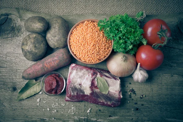 Ingredientes para a Turquia sopa de legumes com lentilhas vermelhas, deitado em — Fotografia de Stock