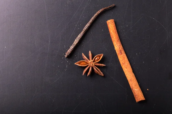 Close up of winter spices , cinnamon, anise, vanilla and brown s — Stock Photo, Image