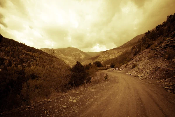 De weg tussen de bergen van Andorra — Stockfoto