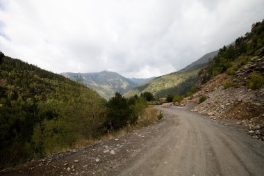 Andorra dağlarının arasındaki yol