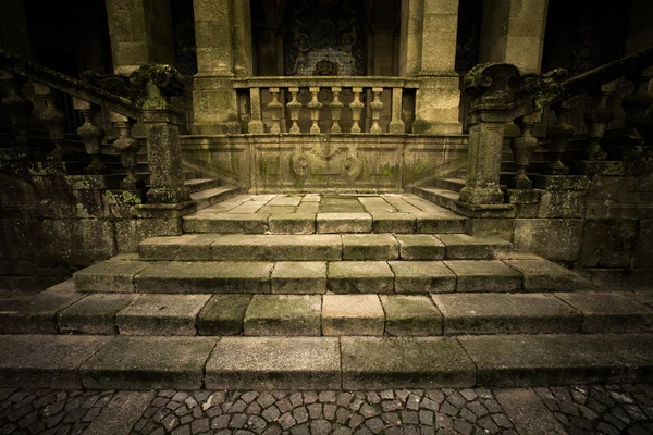 Кам'яні сходи в історичній будівлі — стокове фото