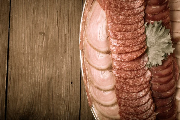 Der Hintergrund - Detail der geschnittenen Salami mit Platz für Text — Stockfoto