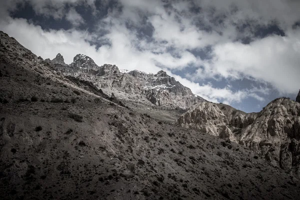 Pamir bergen. Våren. Tadzjikistan — Stockfoto