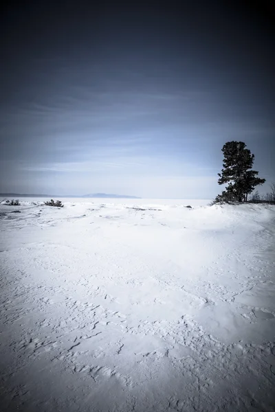 Paisagem de inverno no Lago Baikal. Tonificado — Fotografia de Stock