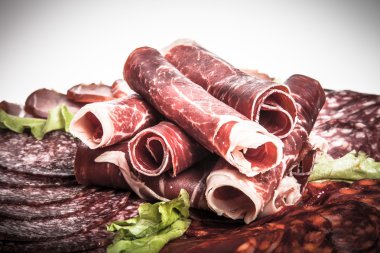 Etli Yeşil Salata çeşitleri dilim. Tonda