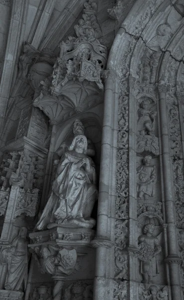 The wall of an old building with sculptures. Toned — Stock Photo, Image