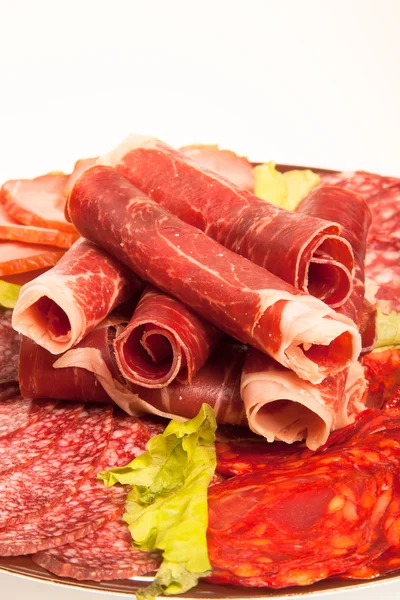 Fette di diversi tipi di carne con insalata verde. Tonica — Foto Stock