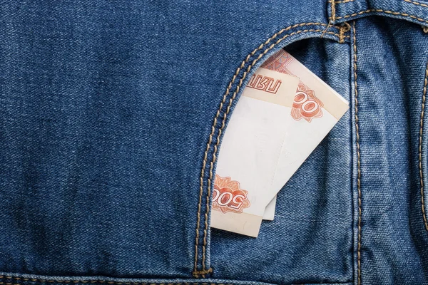 Kapsa džíny s penězi. Hadřík pozadí — Stock fotografie