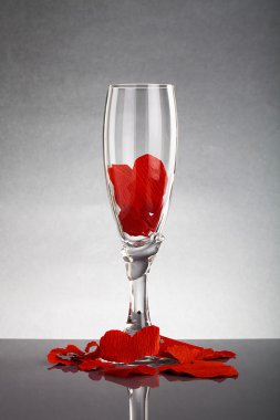 Sevgililer yansıması ile dolu cam