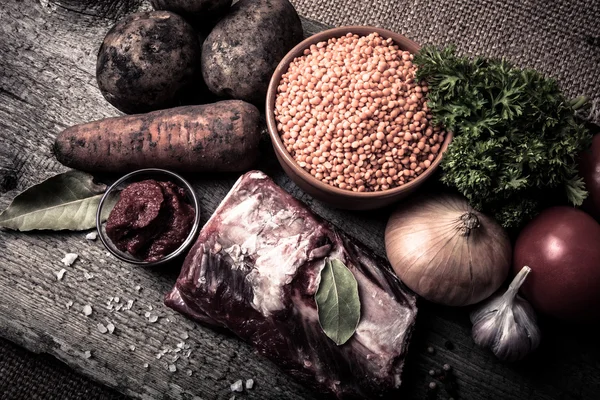 Ingredientes para a Turquia sopa de legumes com lentilhas vermelhas, deitado em — Fotografia de Stock
