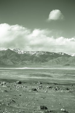 Pamir Dağları nın eteklerinde Vadisi. Bahar. Tajiki