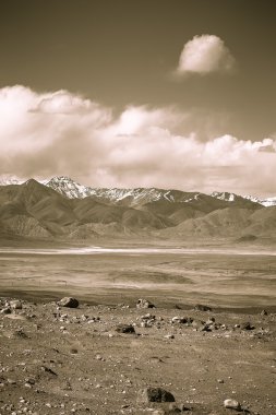 Pamir Dağları nın eteklerinde Vadisi. Bahar. Tajiki