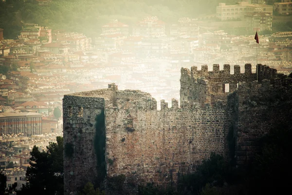 Ruines de forteresse dans la vieille ville Alania, Turquie. tonique — Photo