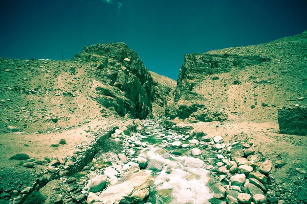 Tajikistan. Mountain stream flowing down the canyon with the bar — Stock Photo, Image