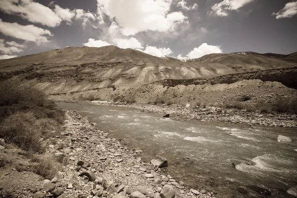 Stormy mountain river in valley in the foothills of the Fann mou — Stock Photo, Image