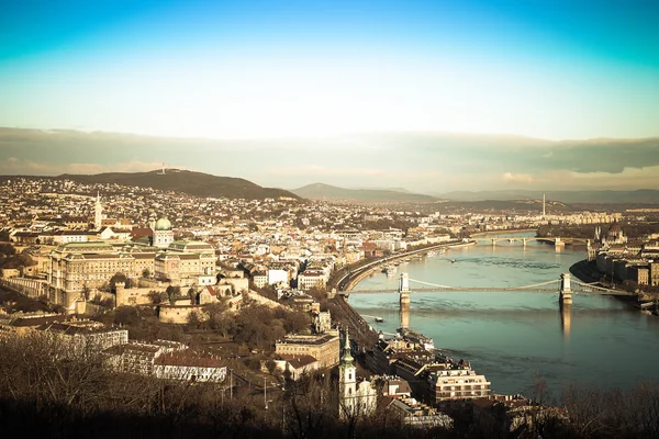 Vista de Budapest desde Gellert Hill, Hungría. Casas, río Danub —  Fotos de Stock