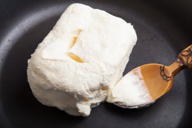 Bir tavada tereyağı