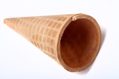 Beyaz arka plan üzerinde boş şeker gözleme koniler