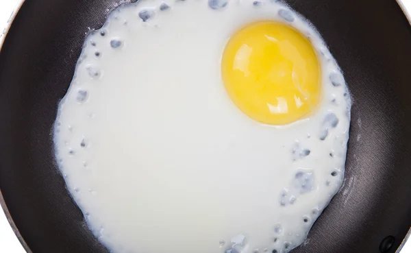 Scrambled eggs in a frying pan — Stock Photo, Image