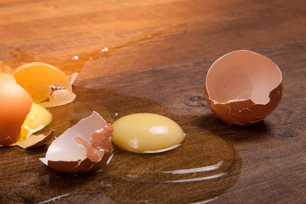 Broken eggs on the wooden floor. Toned — Stock Photo, Image