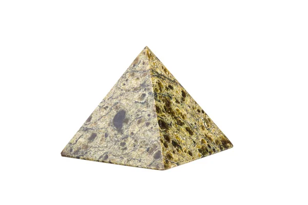 Beyaz bir arka plan üzerinde taş pyramide izole — Stok fotoğraf