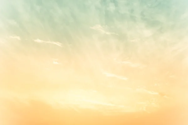 renkli bulutlar gökyüzünde. doğal arka plan