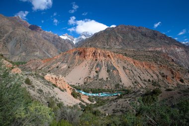 Fan dağlarda tepelik peyzaj. Pamir. Tacikistan