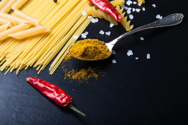 Different kinds of pasta, red chili pepper, rosemary, sea salt a — Stock Photo, Image