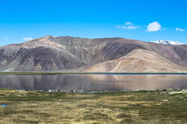 Expanse of Lake Bulun-Kul. Tajikistan — Stockfoto