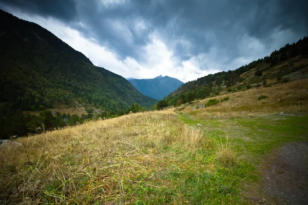 Beautiful mountain landscape in Andorra. Mountain and clouds. To — Stock Photo, Image