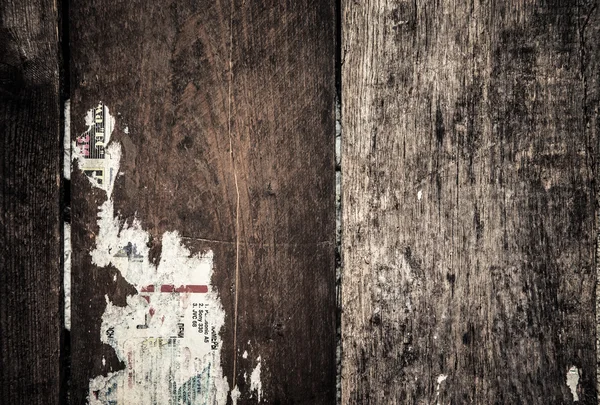 Old boards in an old house with the remains of old newspapers. S — Stock Photo, Image